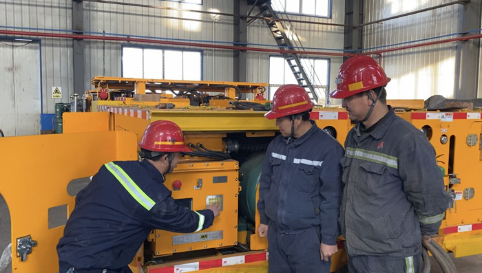 1693012385489373.jpeg 装备现场教学(1).jpg